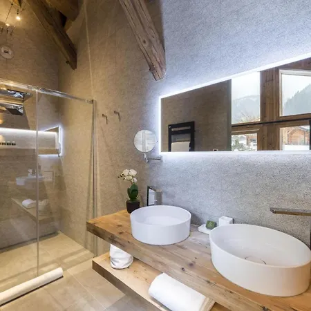 Majestic Alpine Escape: Chalet בקתה צרמט