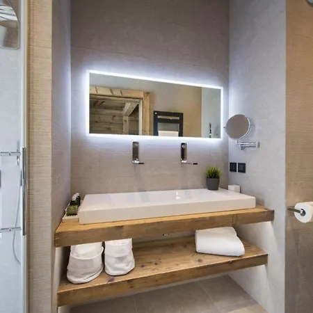 Majestic Alpine Escape: Chalet Zermatt